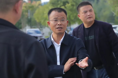 新晃縣委常委、縣委政法委書記楊海濱到我校視察、指導(dǎo)學(xué)校工作