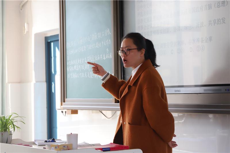 堅(jiān)定信仰，立德樹(shù)人